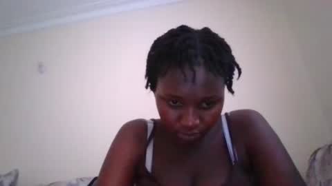 Snapshot of thick_eviey chatting on February 5, 3:20 pm love online show from February 5, 3:20 pm
