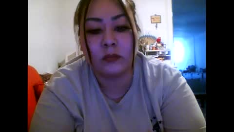 thickassazn93 online show from December 15, 5:31 pm