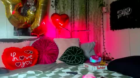 thickneyaadams online show from February 5, 6:06 am