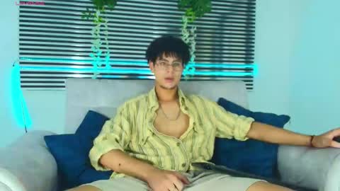 Thiago Saenzz online show from April 4, 8:49 pm