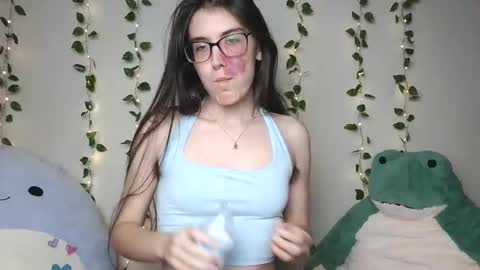 thistlefernsby online show from February 18, 5:07 am