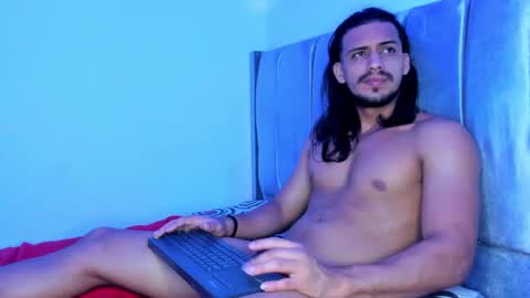 Snapshot of thomas__wayne chatting on December 4, 11:24 am Thomas online show from December 4, 11:24 am