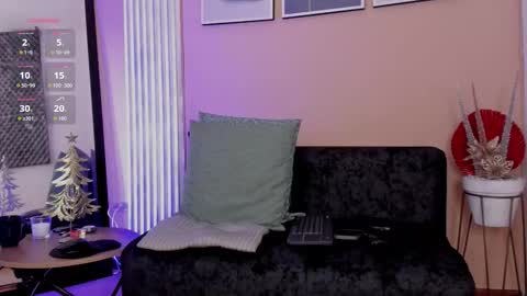 Thomas Eliott   independent model online show from December 22, 7:53 pm