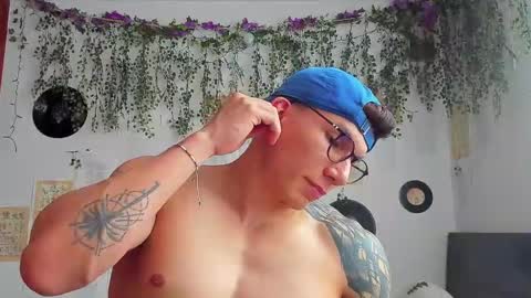 Thomas Grey online show from February 20, 9:53 pm