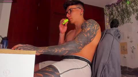 Thomas Grey online show from February 13, 4:11 am