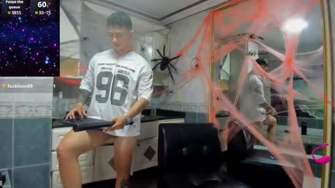 Thomas online show from October 8, 1:17 pm