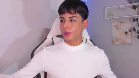 Snapshot of thomas_wild chatting on October 16, 7:08 am Thomas online show from October 16, 7:08 am