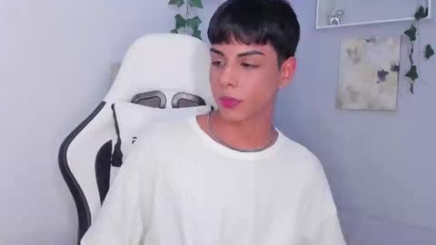 Snapshot of thomas_wild chatting on October 15, 6:16 am Thomas online show from October 15, 6:16 am