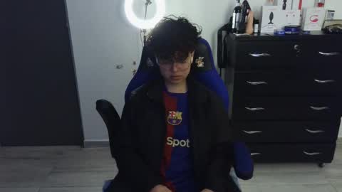 Snapshot of thomascooper_cams chatting on February 18, 1:32 am VALERIA online show from February 18, 1:32 am