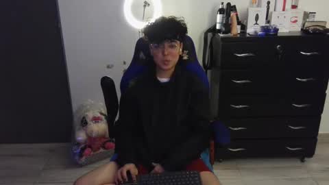 Snapshot of thomascooper_cams chatting on February 27, 12:57 am VALERIA online show from February 27, 12:57 am