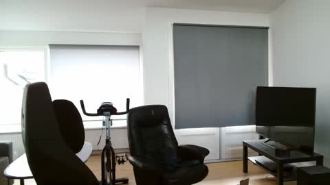 thomash32 online show from October 1, 10:58 am