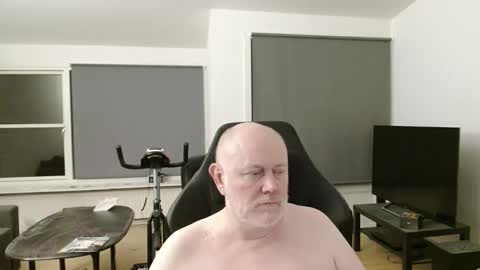 thomash32 online show from September 28, 9:13 pm