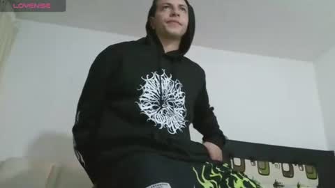 thomasjons online show from June 15, 4:04 am