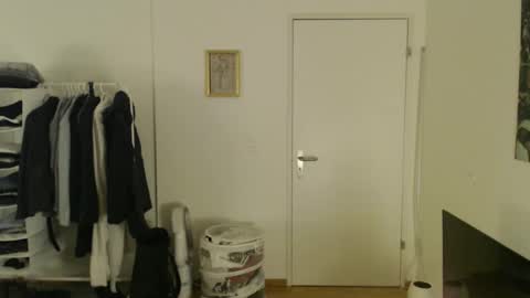 Tom online show from February 15, 6:06 pm