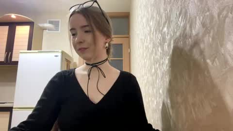 Lola  3 a gift for every fan club member online show from February 28, 4:11 pm