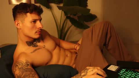 Snapshot of thorclarck_ chatting on September 23, 1:21 am Sebastian online show from September 23, 1:21 am