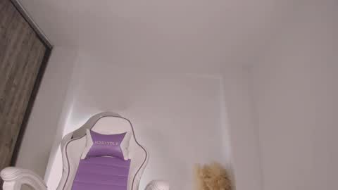 Tiaraaa 02 online show from September 26, 7:16 am