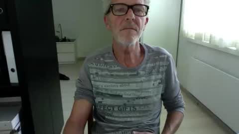 Snapshot of tiburzio chatting on September 10, 12:17 pm tiburzio online show from September 10, 12:17 pm