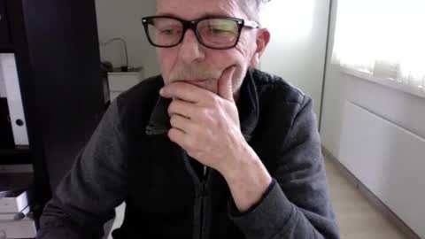 Snapshot of tiburzio chatting on February 11, 12:15 pm tiburzio online show from February 11, 12:15 pm