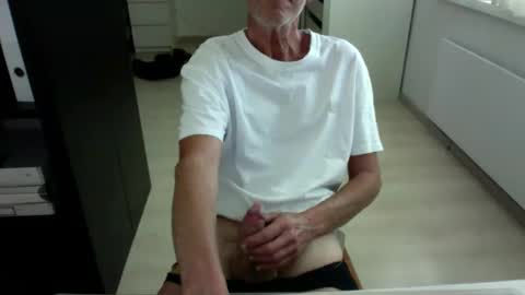 Snapshot of tiburzio chatting on September 19, 12:20 pm tiburzio online show from September 19, 12:20 pm