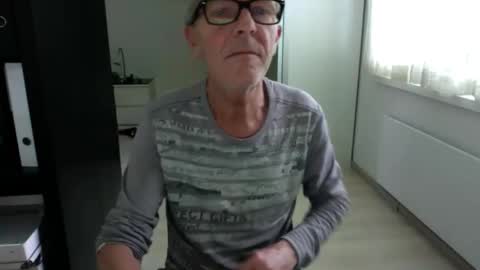 Snapshot of tiburzio chatting on September 11, 12:28 pm tiburzio online show from September 11, 12:28 pm