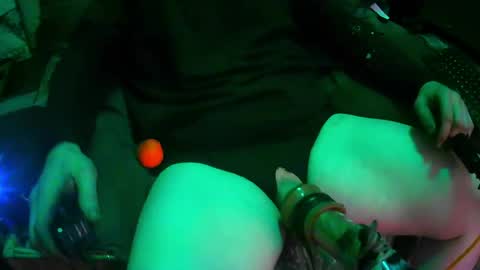 ticklemypickle67 online show from April 8, 2:03 am