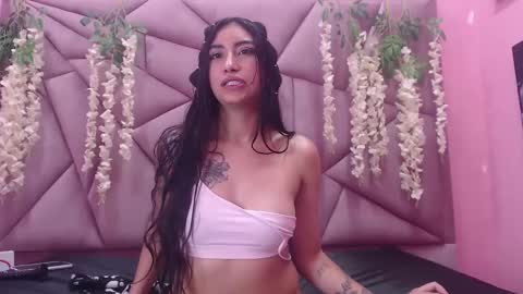 Snapshot of tiffani_hott_ chatting on January 19, 10:50 am TIFANI online show from January 19, 10:50 am