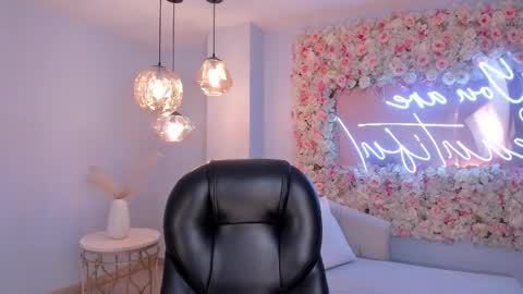 Tiffanny Sins online show from March 15, 5:01 am