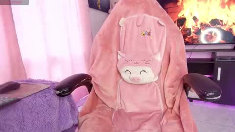 Tiffany Bela online show from January 10, 6:35 pm