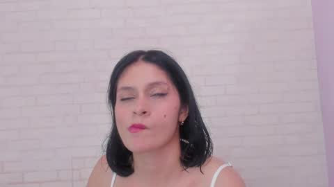 Snapshot of tiffany_mendez chatting on February 22, 6:19 pm tiffany_mendez online show from February 22, 6:19 pm