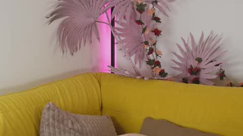 tiffanyjons online show from October 18, 6:12 pm