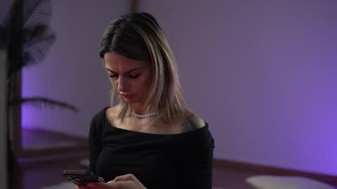 Ilaria online show from October 11, 1:05 pm