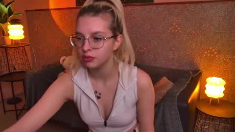 tiffanypeach online show from May 3, 11:16 am