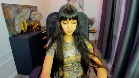 tiffanyyoun online show from March 24, 12:22 pm