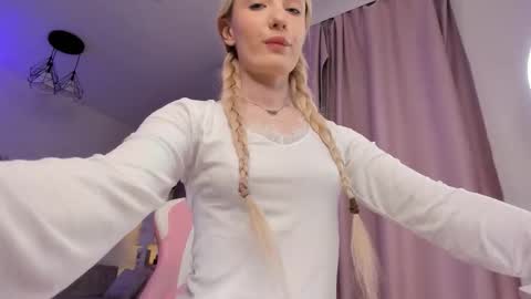 Tiffany online show from March 25, 3:24 am