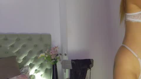 Snapshot of tight_betty chatting on September 21, 7:51 pm Betty online show from September 21, 7:51 pm