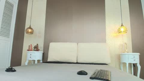 T I F F A N Y online show from January 12, 8:05 pm