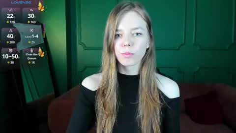 tina_tayllor__ online show from March 6, 9:47 pm