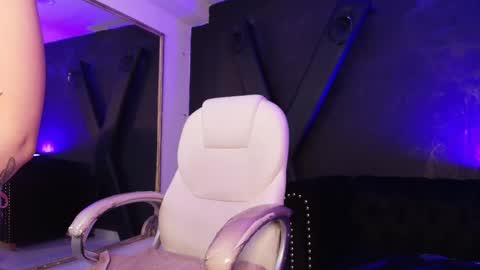 Tina  online show from February 18, 9:42 pm