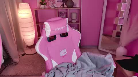 tinasiner online show from November 24, 5:00 pm