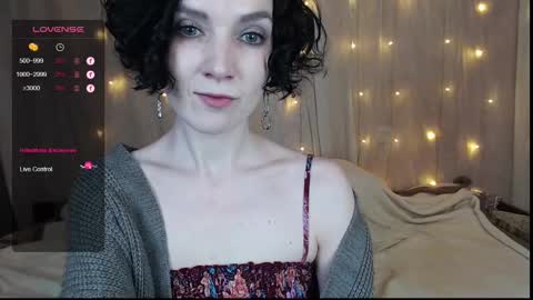 Snapshot of tinawincee chatting on January 10, 8:07 am Tina online show from January 10, 8:07 am