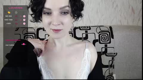 Snapshot of tinawincee chatting on February 26, 5:57 am Tina online show from February 26, 5:57 am