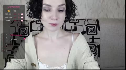 Snapshot of tinawincee chatting on February 9, 5:50 am Tina online show from February 9, 5:50 am