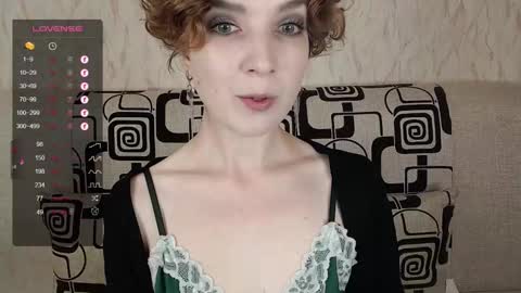 Snapshot of tinawincee chatting on September 20, 5:43 am Tina online show from September 20, 5:43 am