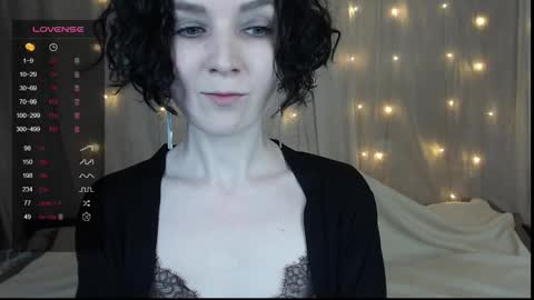 Snapshot of tinawincee chatting on December 22, 5:11 am Tina online show from December 22, 5:11 am