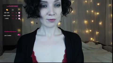 Snapshot of tinawincee chatting on January 2, 4:52 am Tina online show from January 2, 4:52 am