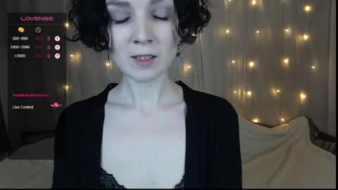 Snapshot of tinawincee chatting on December 27, 4:47 am Tina online show from December 27, 4:47 am
