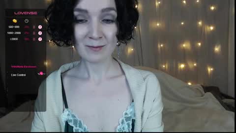 Snapshot of tinawincee chatting on January 3, 8:10 am Tina online show from January 3, 8:10 am