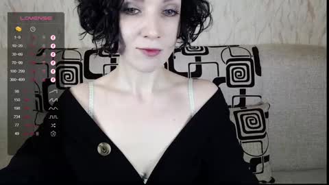 Snapshot of tinawincee chatting on February 2, 5:53 am Tina online show from February 2, 5:53 am