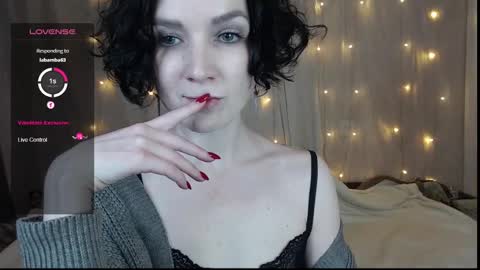 Snapshot of tinawincee chatting on January 11, 8:11 am Tina online show from January 11, 8:11 am